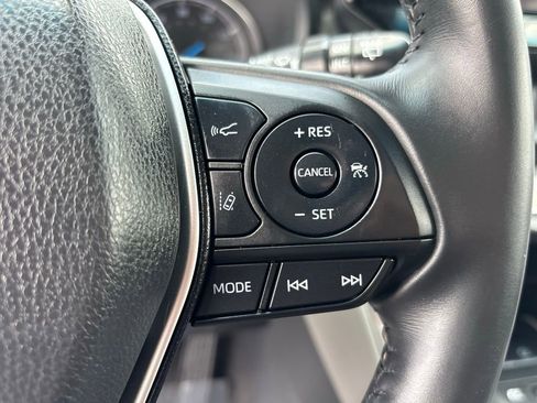 Used 2023 Toyota Venza LE AWD/4WD image 19