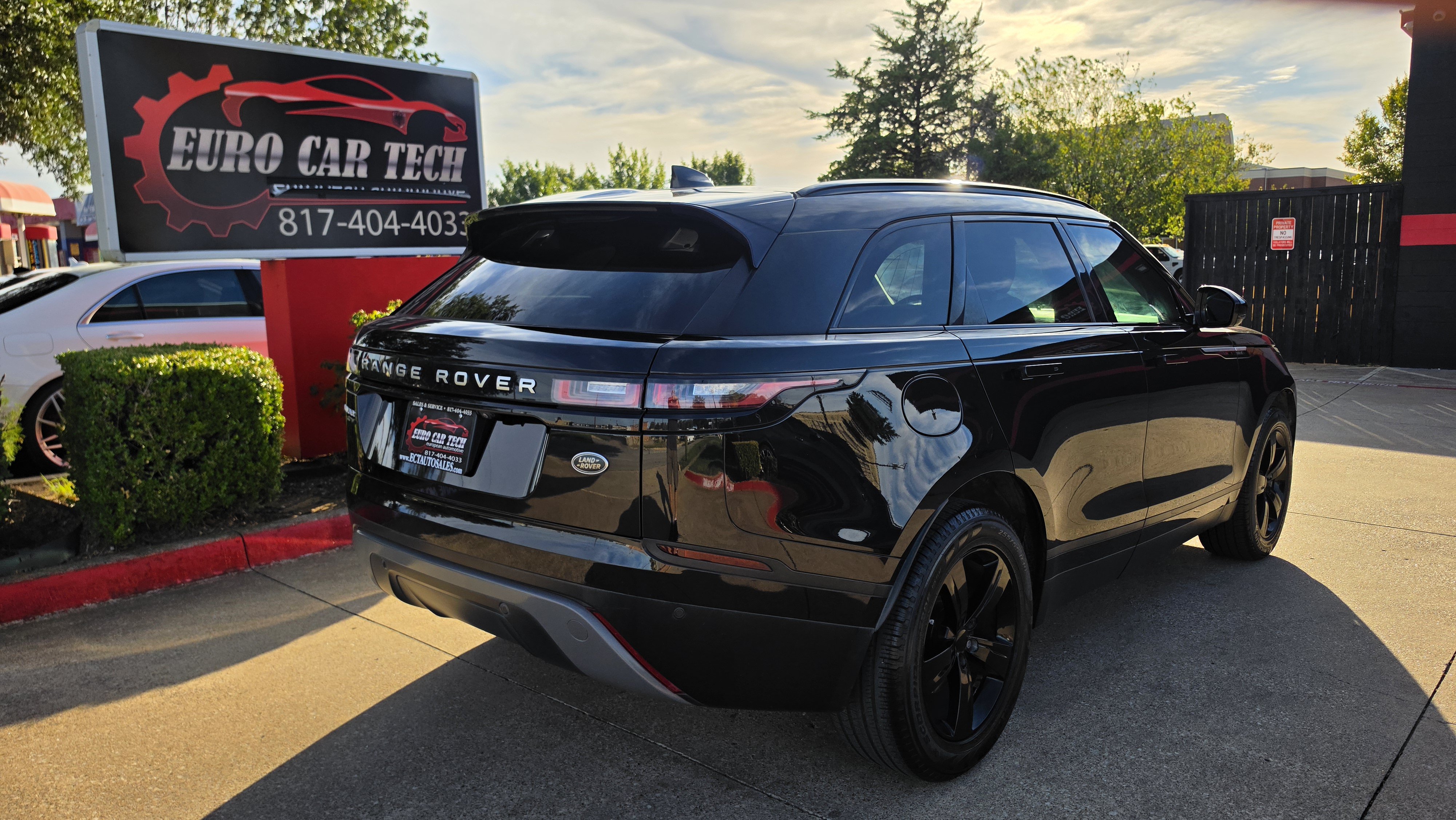 Used 2018 Land Rover Range Rover Velar S AWD/4WD image 8
