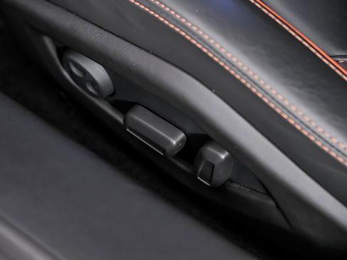 Used 2021 Lamborghini Huracan EVO image 25