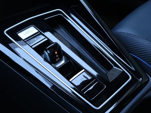 Used 2023 Volkswagen Golf R 2.0T image 19