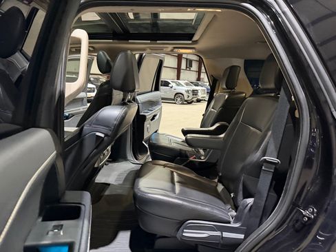 Used 2022 Ford Expedition XLT AWD/4WD image 17