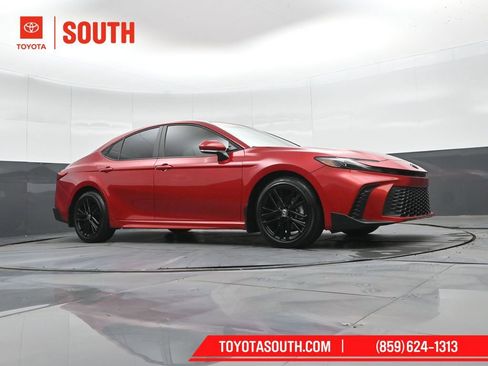 Used 2025 Toyota Camry SE image 42