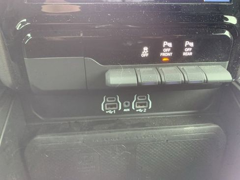 Certified 2025 RAM 1500 Laramie image 25