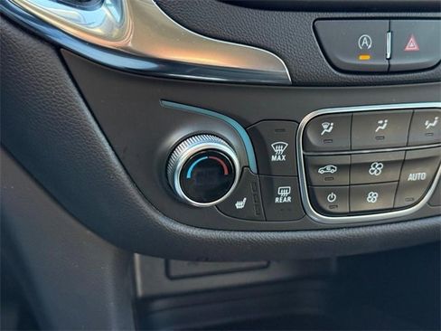 Used 2024 Chevrolet Equinox LT image 23