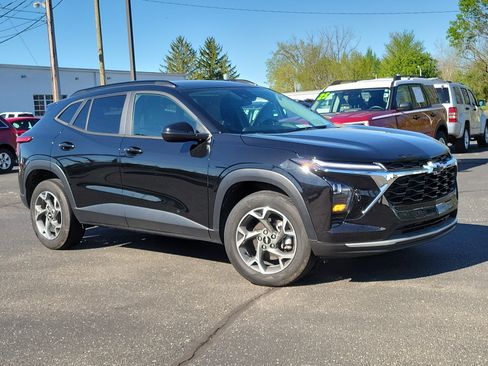 Used 2024 Chevrolet Trax LT w/ LT Convenience Package FWD image 31