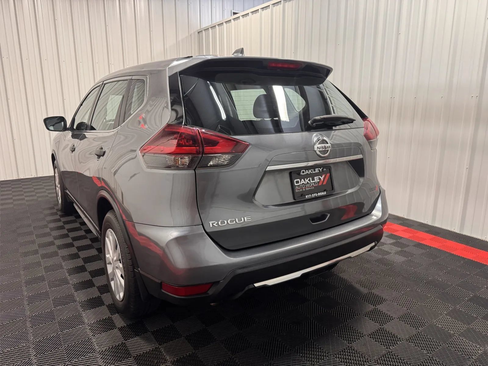 Used 2020 Nissan Rogue S FWD image 12
