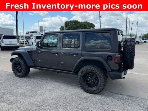Used 2025 Jeep Wrangler Willys image 2