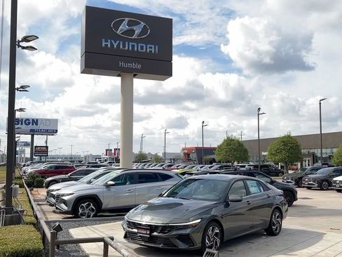 Used 2025 Hyundai Elantra SEL w/ Cargo Package image 41