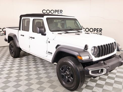 Used 2024 Jeep Gladiator Sport image 1