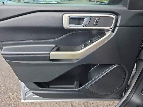 Used 2021 Ford Explorer XLT w/ Equipment Group 202A RWD image 18