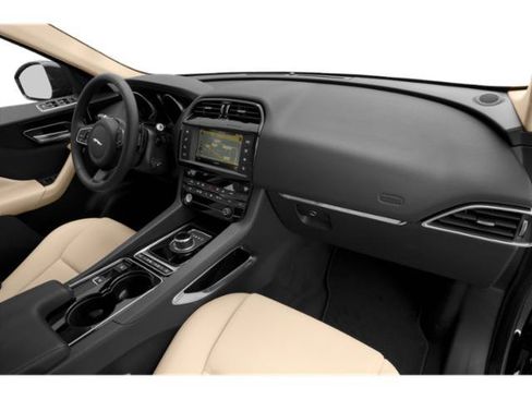 Used 2019 Jaguar F-PACE Prestige AWD/4WD image 16