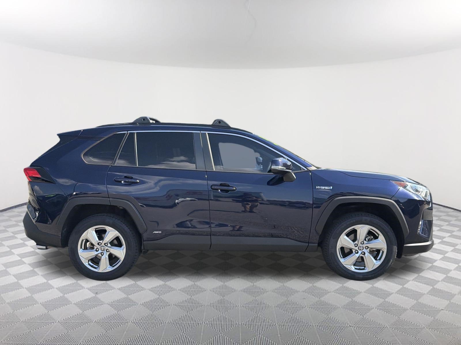 Used 2021 Toyota RAV4 XLE Premium AWD/4WD image 18