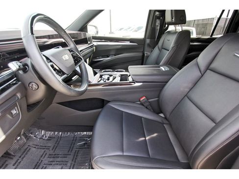 Certified 2025 Cadillac Escalade ESV Luxury image 6