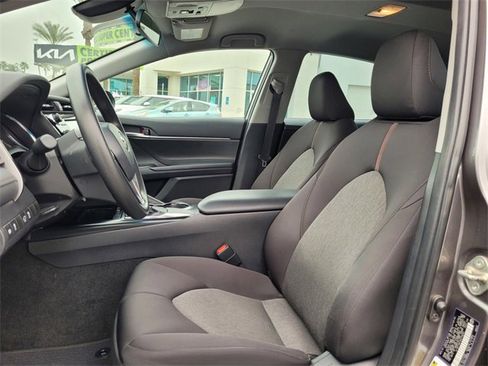 Used 2019 Toyota Camry LE image 12