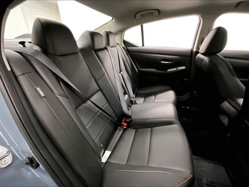 New 2025 Nissan Sentra SR w/ SR Premium Package FWD image 32