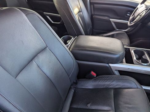 Used 2018 Nissan Titan SL w/ Chrome Package image 11