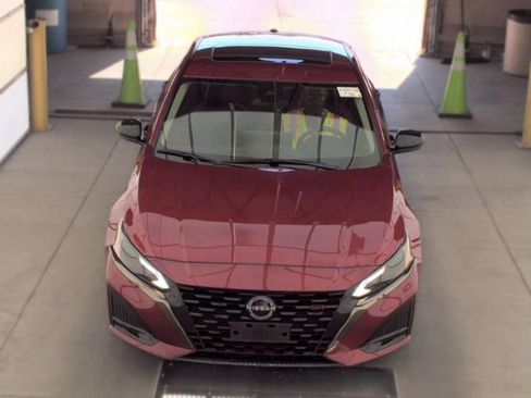 Used 2023 Nissan Altima 2.5 SR w/ SR Premium Package FWD image 2