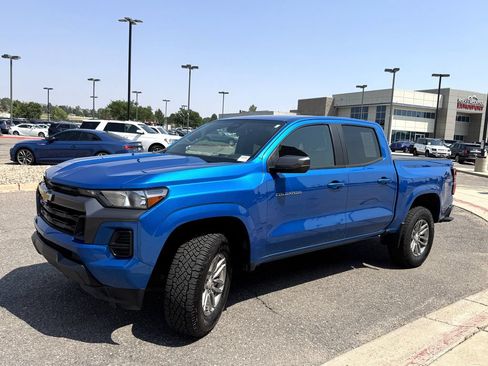 Used 2023 Chevrolet Colorado LT AWD/4WD image 4