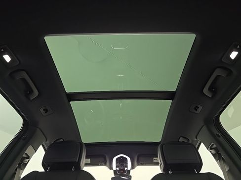 Certified 2026 Porsche Macan AWD/4WD image 14