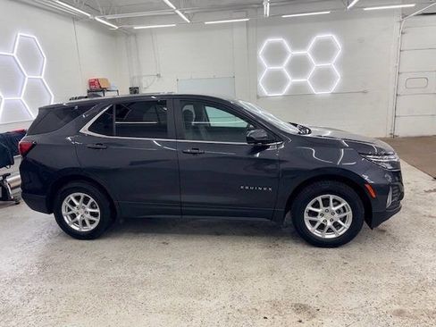 Used 2022 Chevrolet Equinox LT w/ Driver Convenience Package AWD/4WD image 2