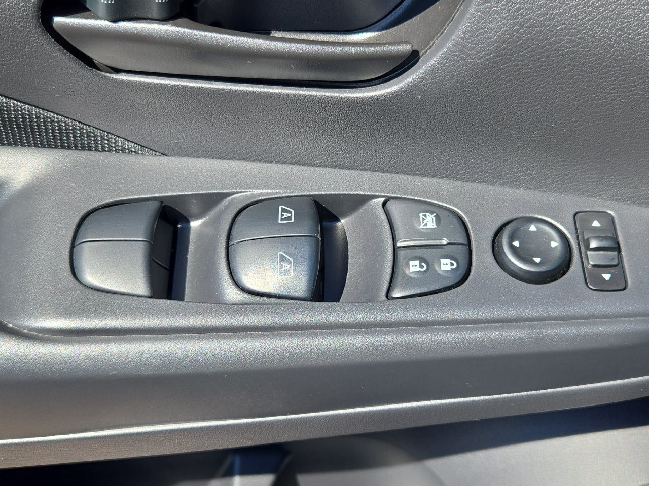 Used 2025 Nissan Kicks Play S FWD image 27