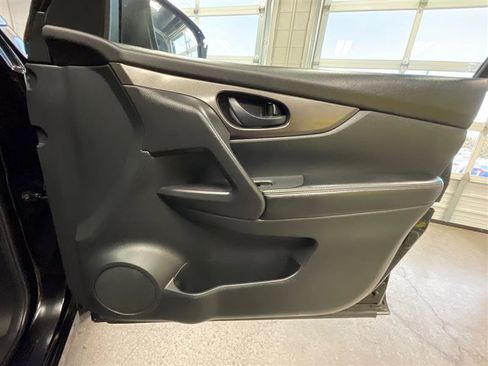 Used 2018 Nissan Rogue Sport S image 22