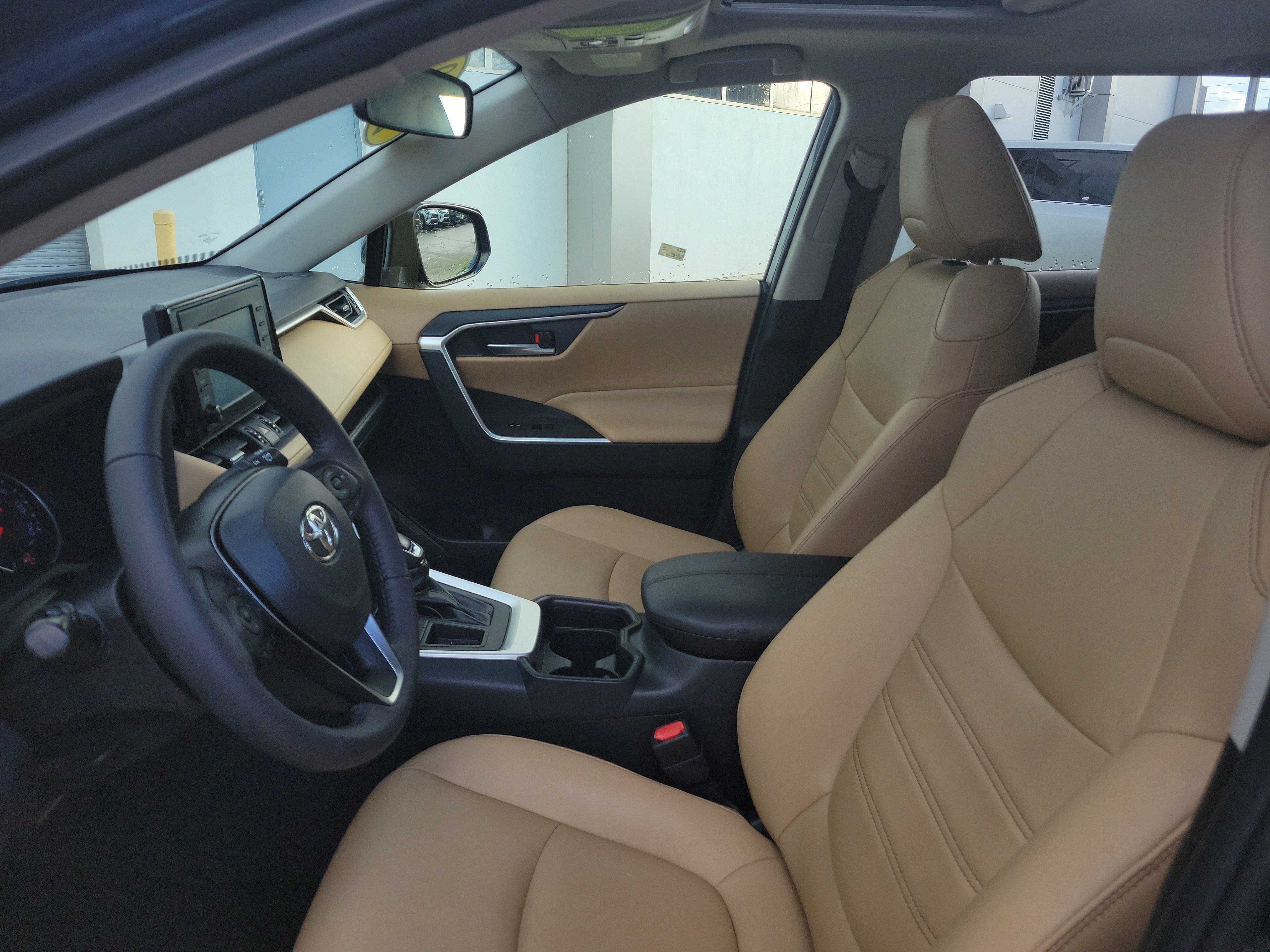 Used 2019 Toyota RAV4 XLE Premium FWD image 23