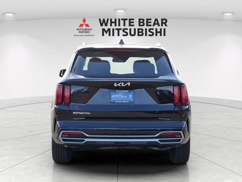 Used 2023 Kia Sorento EX w/ Panoramic Sunroof Package FWD image 6