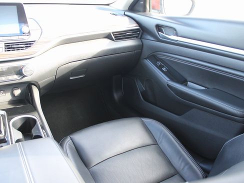 Used 2022 Nissan Altima 2.5 Platinum image 32