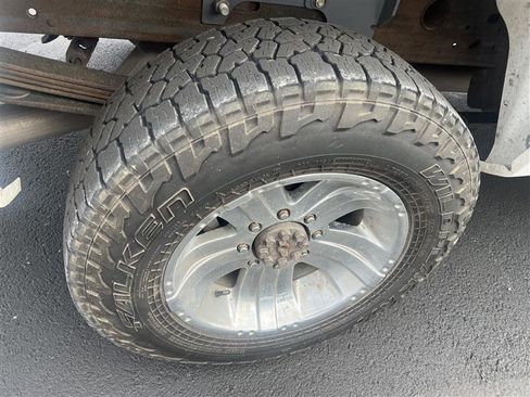 Used 2007 GMC Sierra 2500 SLT w/ Z71 Off-Road Package image 13