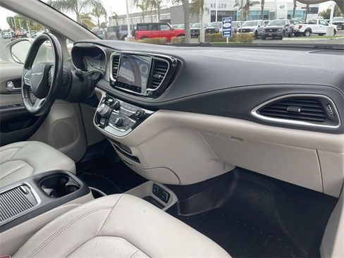 Used 2021 Chrysler Pacifica Touring-L w/ Premium & Safety Sphere Group image 29