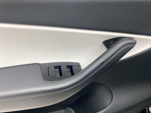 Used 2020 Tesla Model Y Long Range AWD/4WD image 12