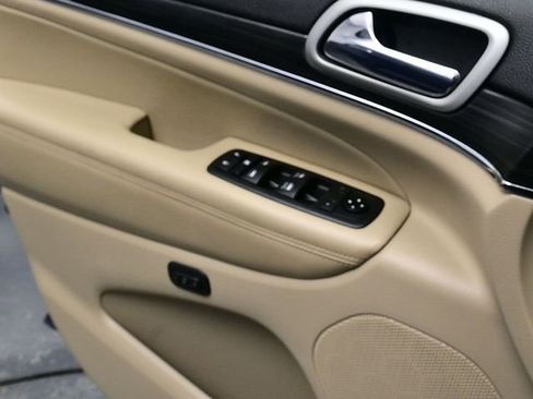 Used 2021 Jeep Grand Cherokee Limited w/ Trailer Tow Group IV image 17