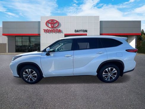 Used 2022 Toyota Highlander XLE AWD/4WD image 6
