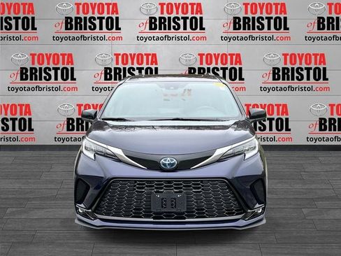 Used 2022 Toyota Sienna XSE w/ XSE Plus Package image 9