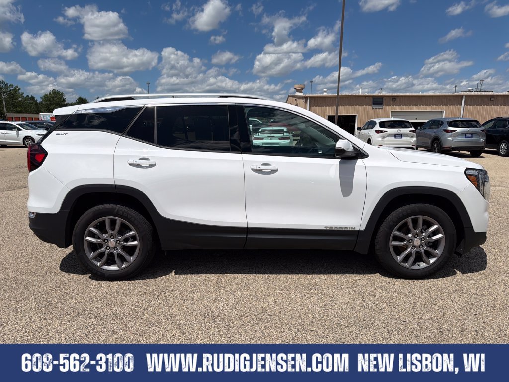Used 2024 GMC Terrain SLT AWD/4WD image 6