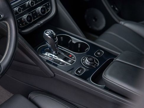 Used 2024 Bentley Bentayga AWD/4WD image 25
