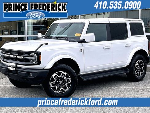 Used 2025 Ford Bronco Outer Banks image 3