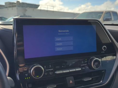 Used 2023 Toyota Highlander Limited image 21