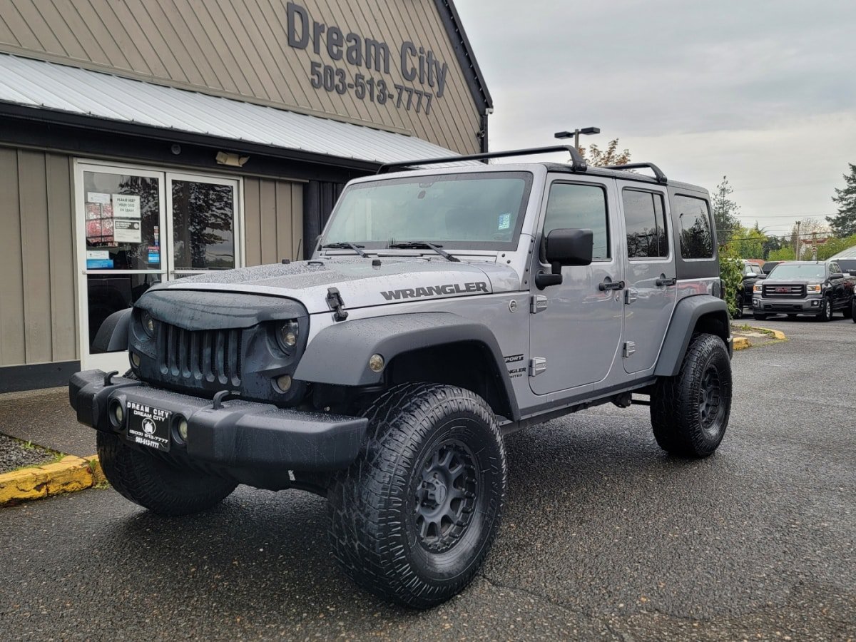 Used 2013 Jeep Wrangler Unlimited Sport AWD/4WD image 3