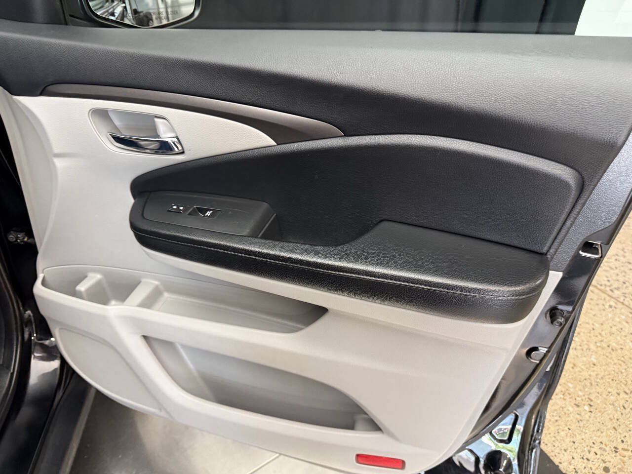 Used 2017 Honda Pilot LX image 26