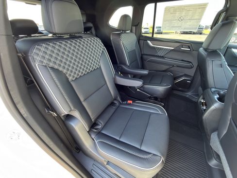 New 2026 GMC Acadia Denali w/ Super Cruise Package image 17