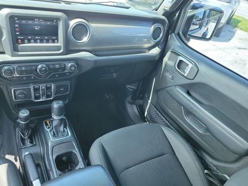 Used 2018 Jeep Wrangler Unlimited Sahara w/ LED Lighting Group AWD/4WD image 15