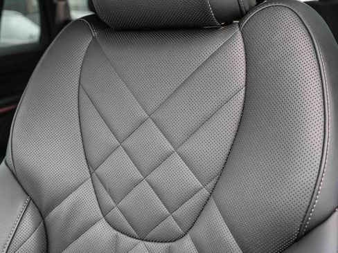 Used 2025 BMW X5 xDrive50e image 24