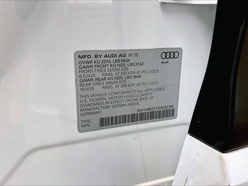 Used 2025 Audi Q6 e-tron Premium w/ Convenience Package image 33