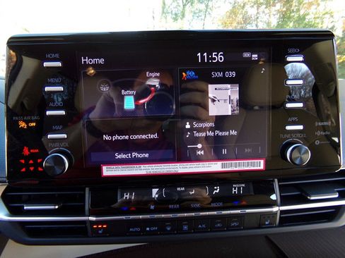 Used 2024 Toyota Sienna XLE image 37