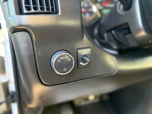 Used 2016 Chevrolet Express 3500 image 18