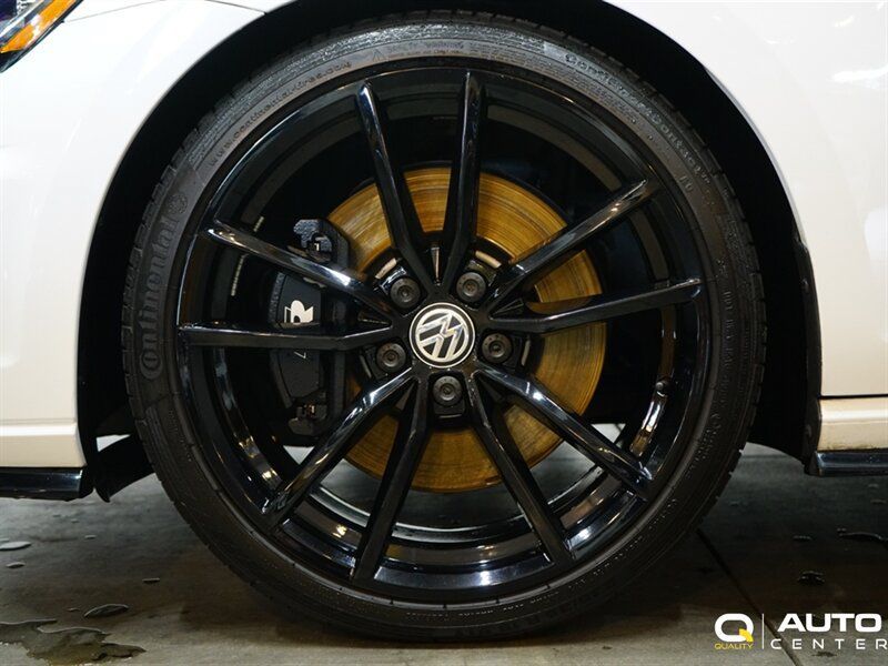Used 2019 Volkswagen Golf R 4-Door AWD/4WD image 6