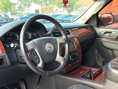 Used 2011 Chevrolet Tahoe LTZ RWD image 19