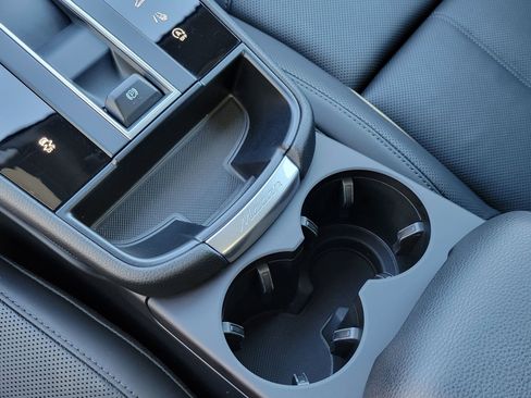 Used 2025 Porsche Macan image 23